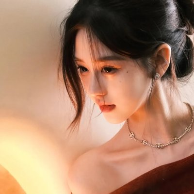 赤裸并存在著